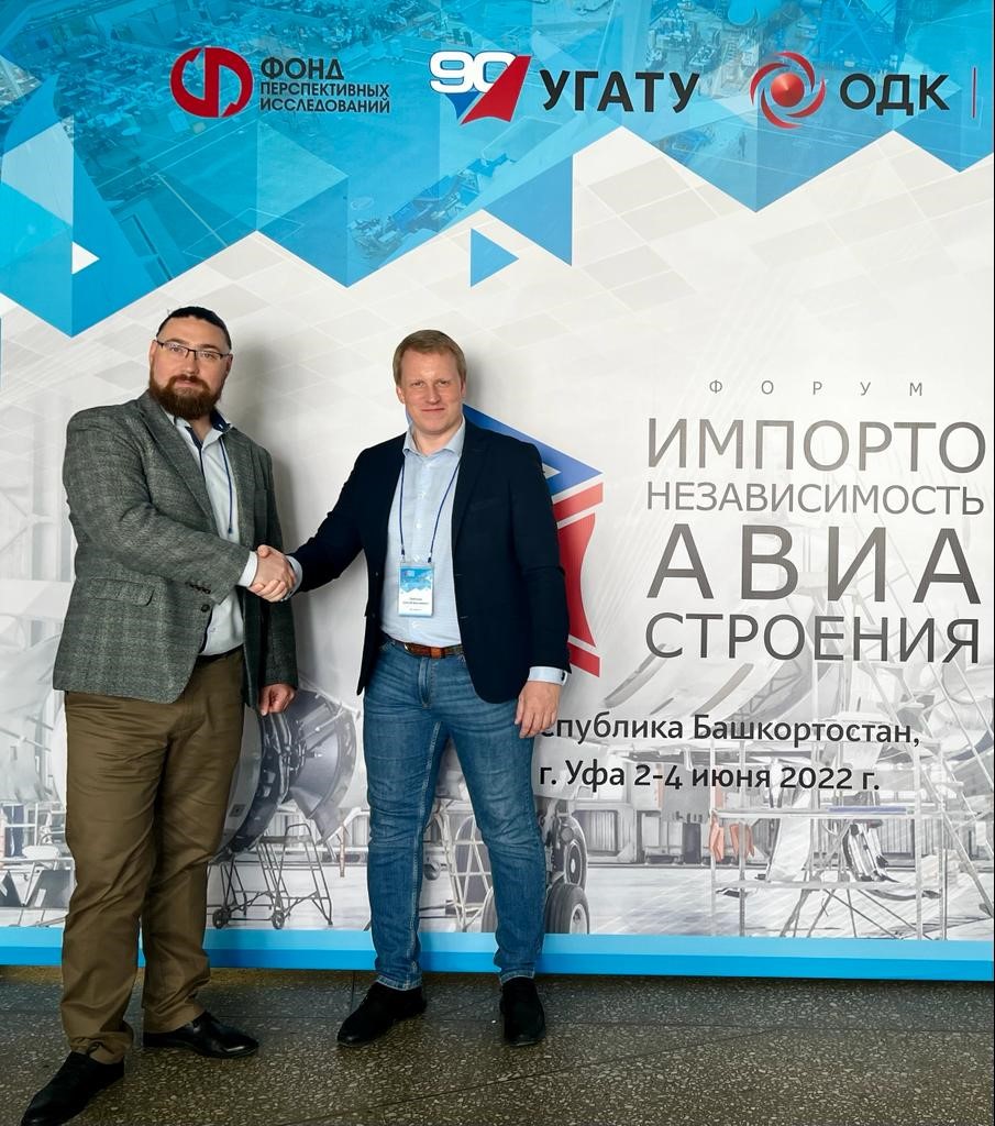 Станислав Щейников и Алексей Сбойчаков, заместитель генерального директора ООО «Фидесис» - компании, разработавшей CAE-систему для решения прочностных и тепловых задач с высокой точностью с использованием уникальных технологий (метод спектральных элементов).