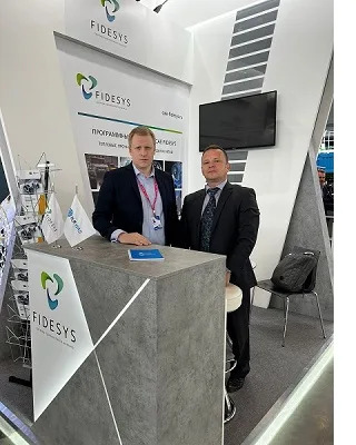 Совместная работа на стенде