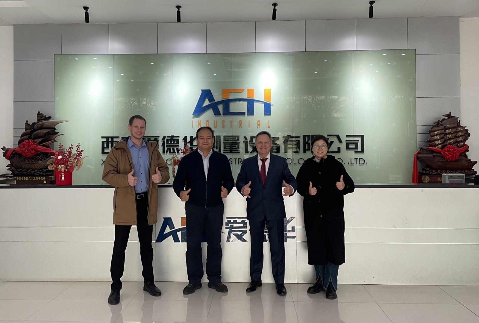 Визит на предприятие AEH, Китай