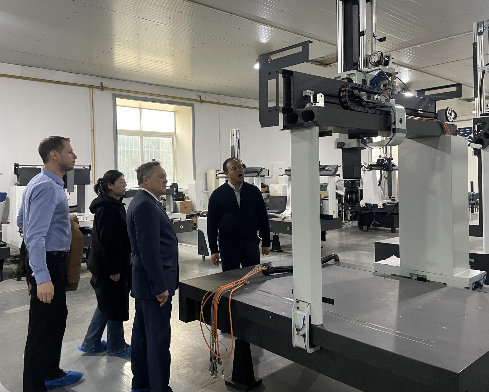 Визит на предприятие AEH, Китай