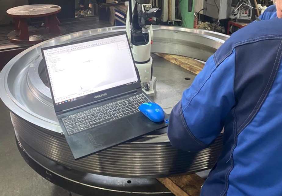 Координатно-измерительная машина Hexagon Absolute Arm 8525-7 для обмеров крупных изделий со сложными ДФиР (Допуска форм и размеров)